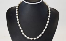 9ct White Gold Pearl Set Necklace.