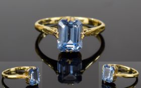 18ct Gold Single Stone Aquamarine Set Dress Ring. The Aquamarine of Excellent Colour and Clarity.