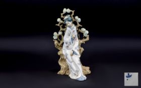 Lladro Top Quality Handmade Porcelain Figurine ' Geisha ' Model No 4807. Sculpture Vicente Martinez.