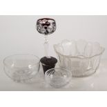 Quantity of glass, including glass bowls, fruit dishes, spirit glass in case, cut wine glasses,