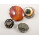 Four polished agate brooches, plus two others,