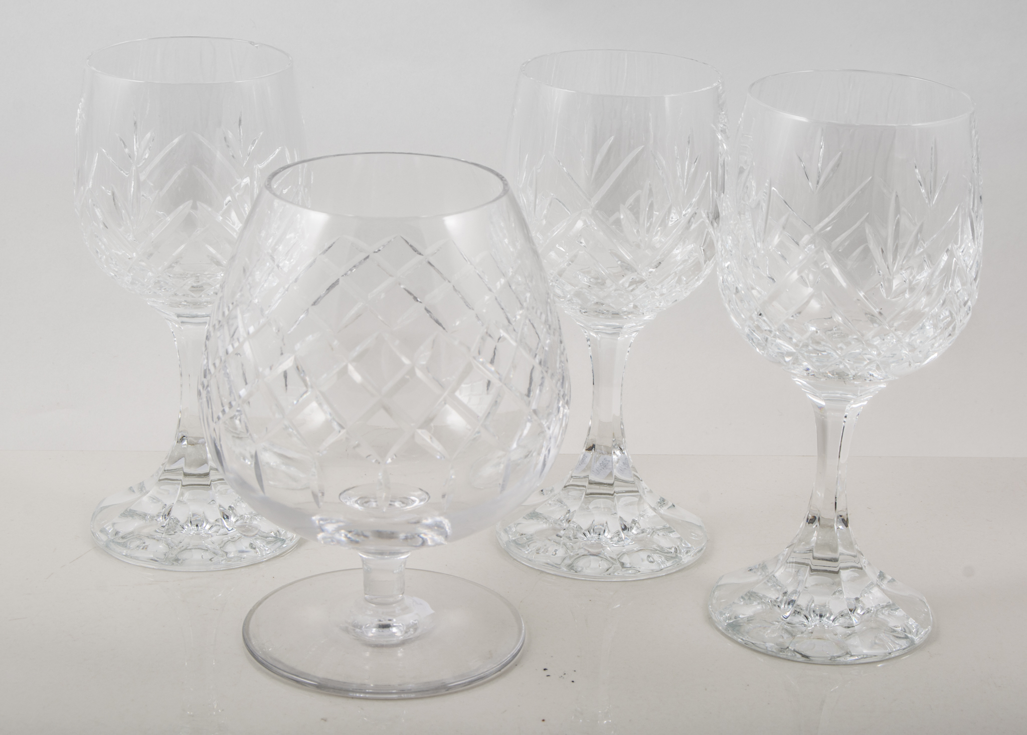 Small quantity of cut glass crystal ware.