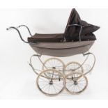 Silver Cross babies pram, c1950s, with canopy, 96cm long by 78cm high.