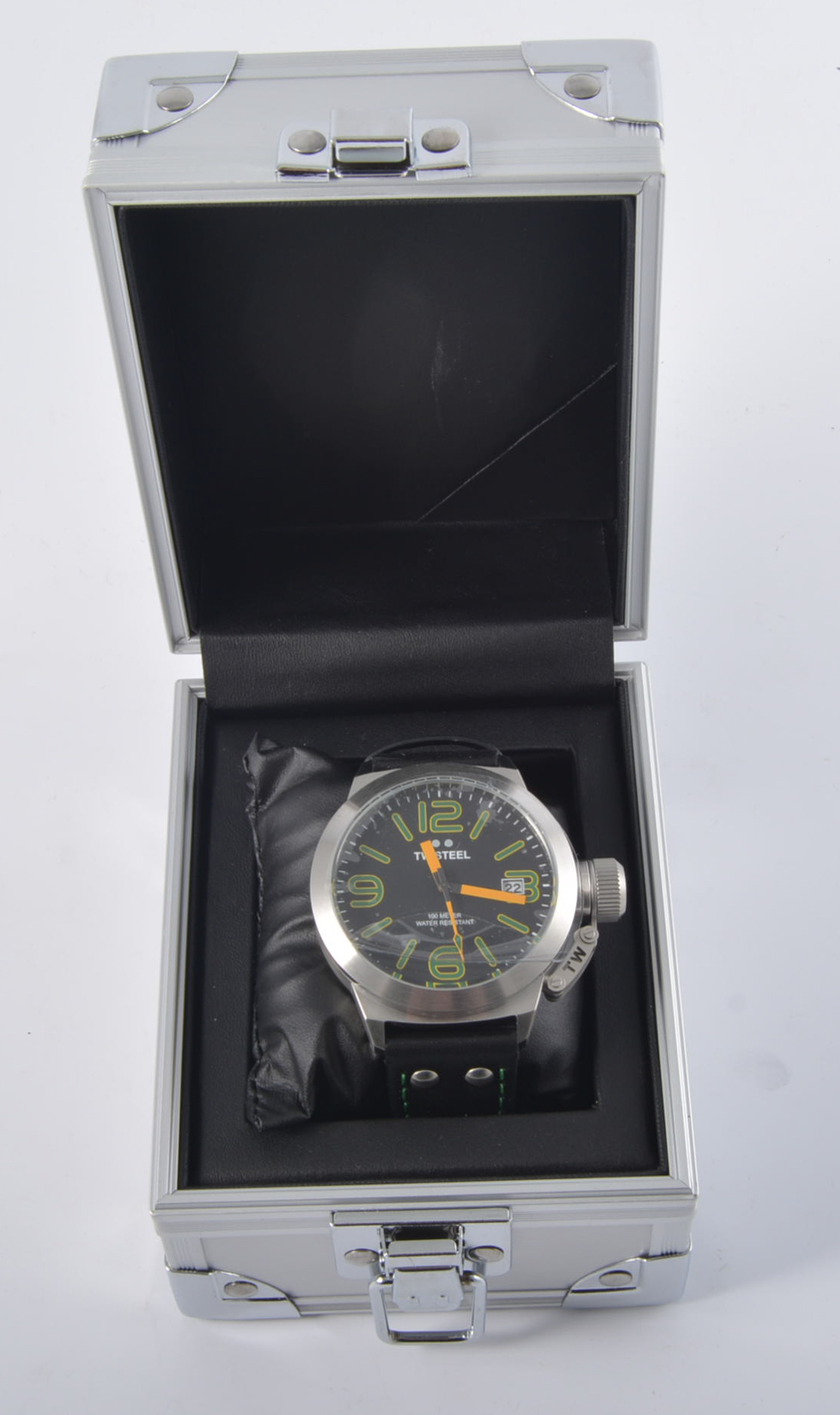 Gentlemans TW Steel wrist watch, 100 metre water resistant,