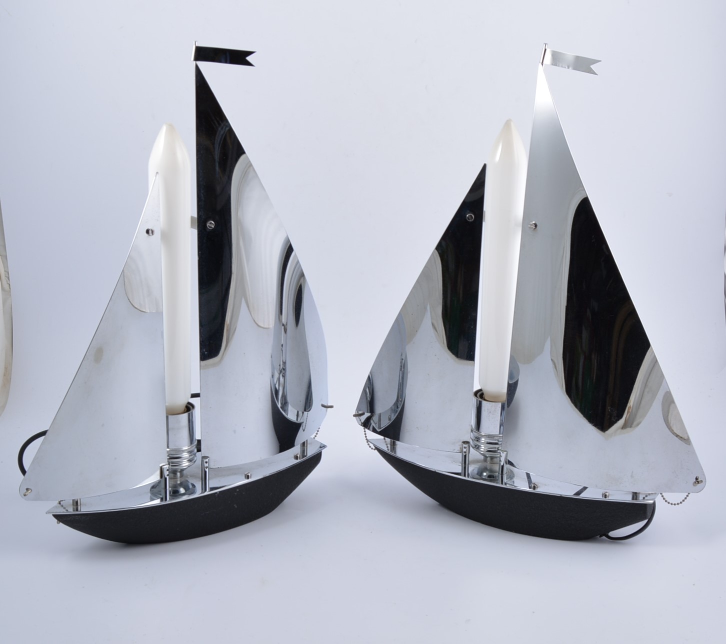 European pair of chrome metal lamps in the form of yachts, the mast formed by tubular light bulb,