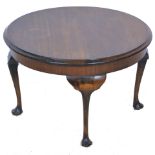 Small mahogany effect coffee table, Georgian style, circular top, D61cm, H38cm.