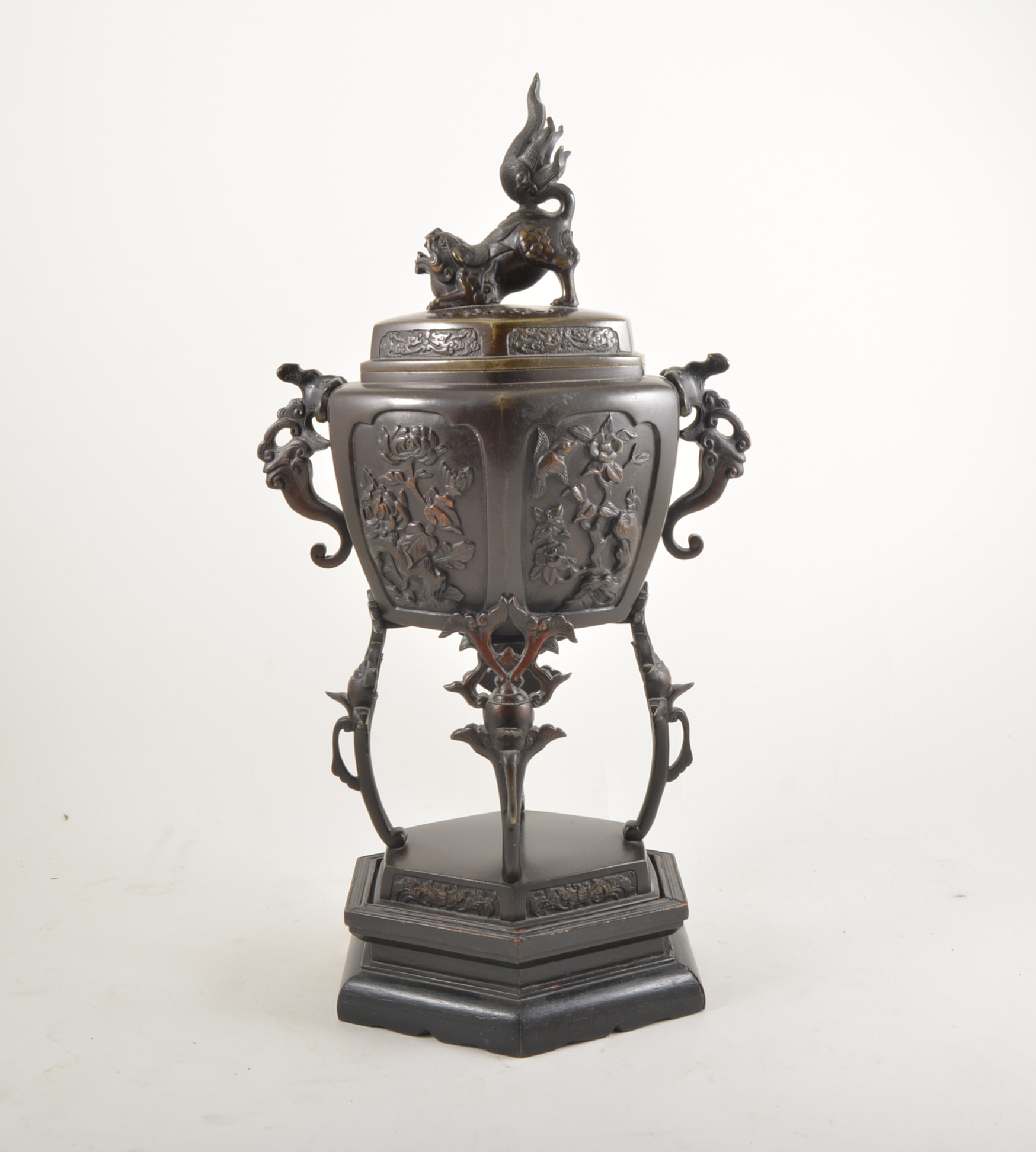 Patinated bronze Chinese censer with cover, on wooden plinth, height 39cm.