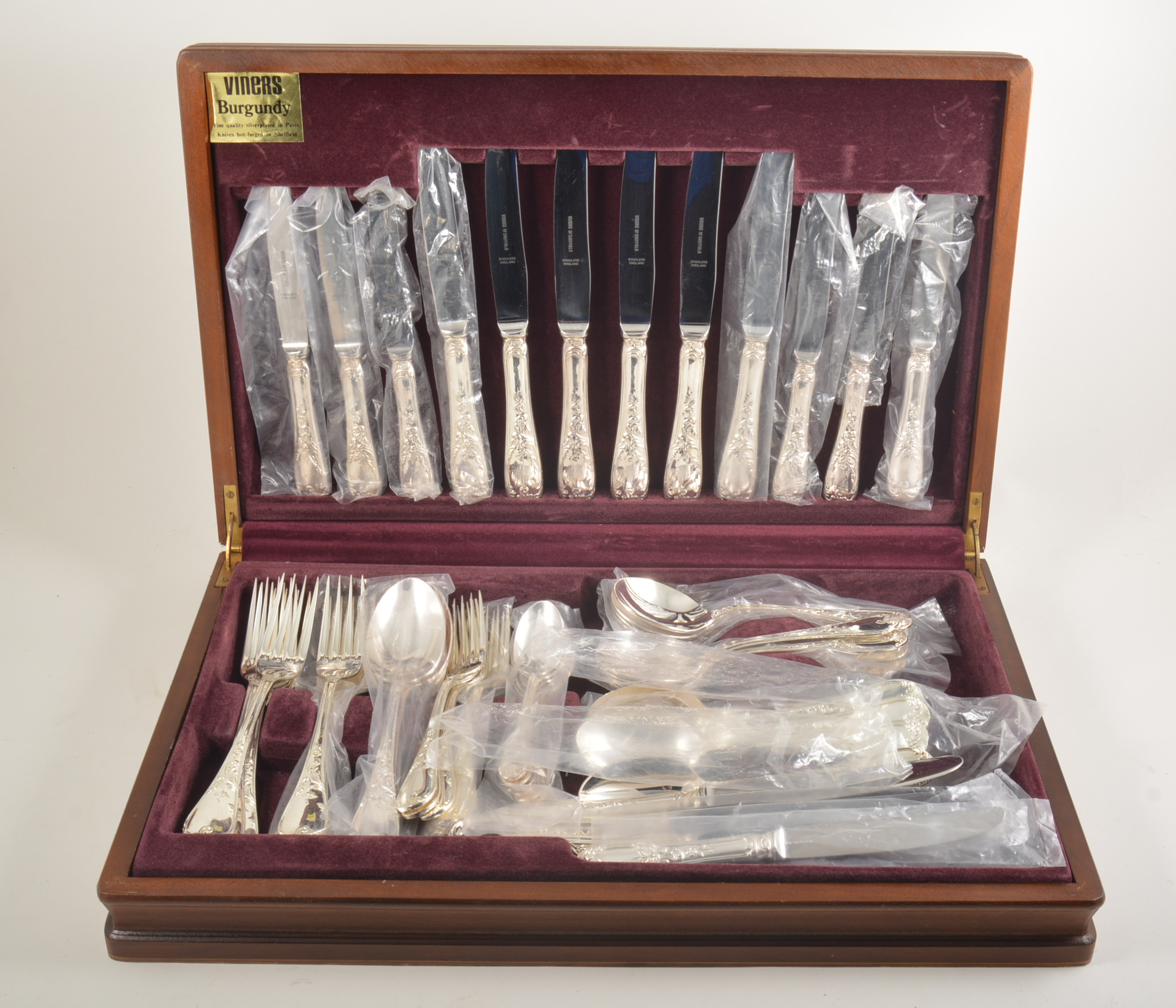 Viners Burgundy canteen in a wooden box, to include eight large knives, eight large forks,