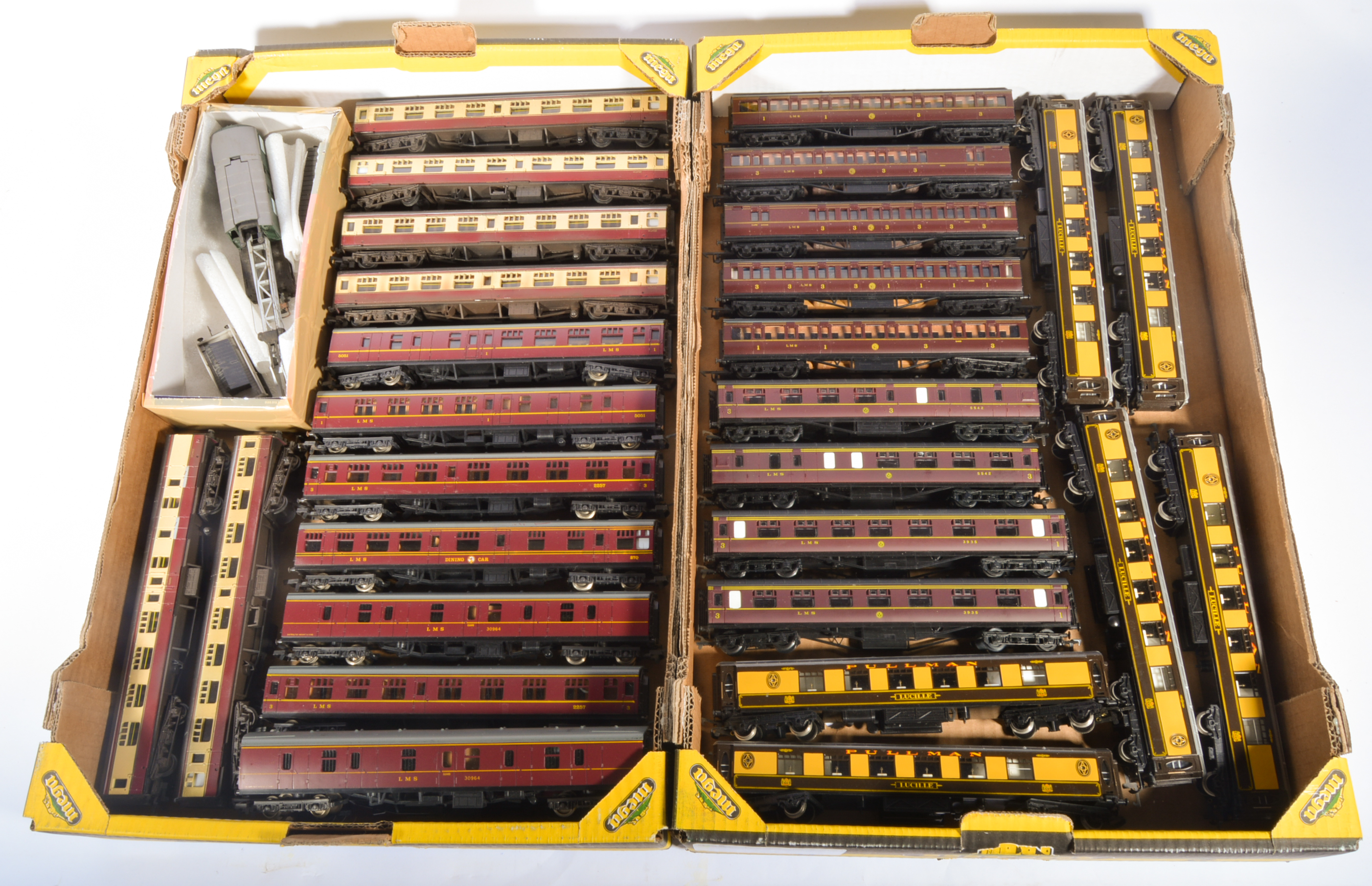 Large collection of 00 gauge railway coaches, wagons and rolling stock, mostly Hornby,