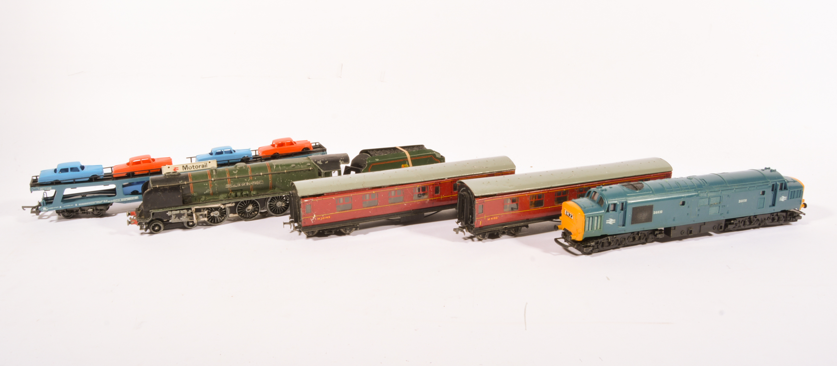 Hornby Dublo and Tri-ang Railways, 00 gauge to include "Duchess of Montrose", diesel engines,