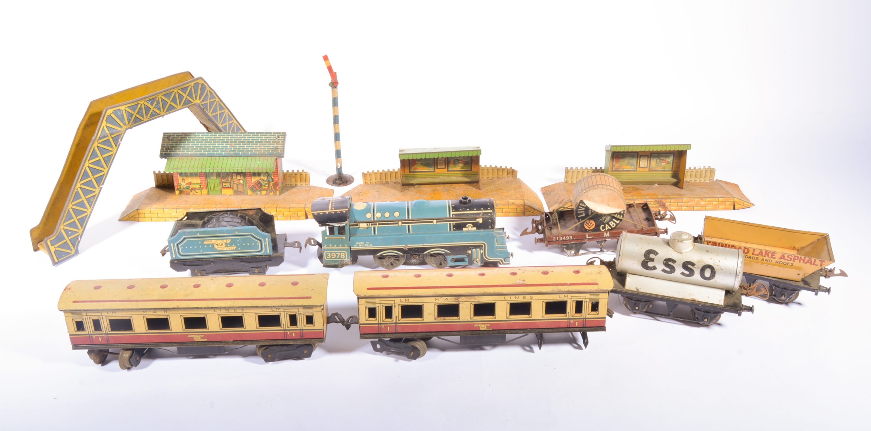 Marx tinplate locomotive train engine with wagons, coaches,