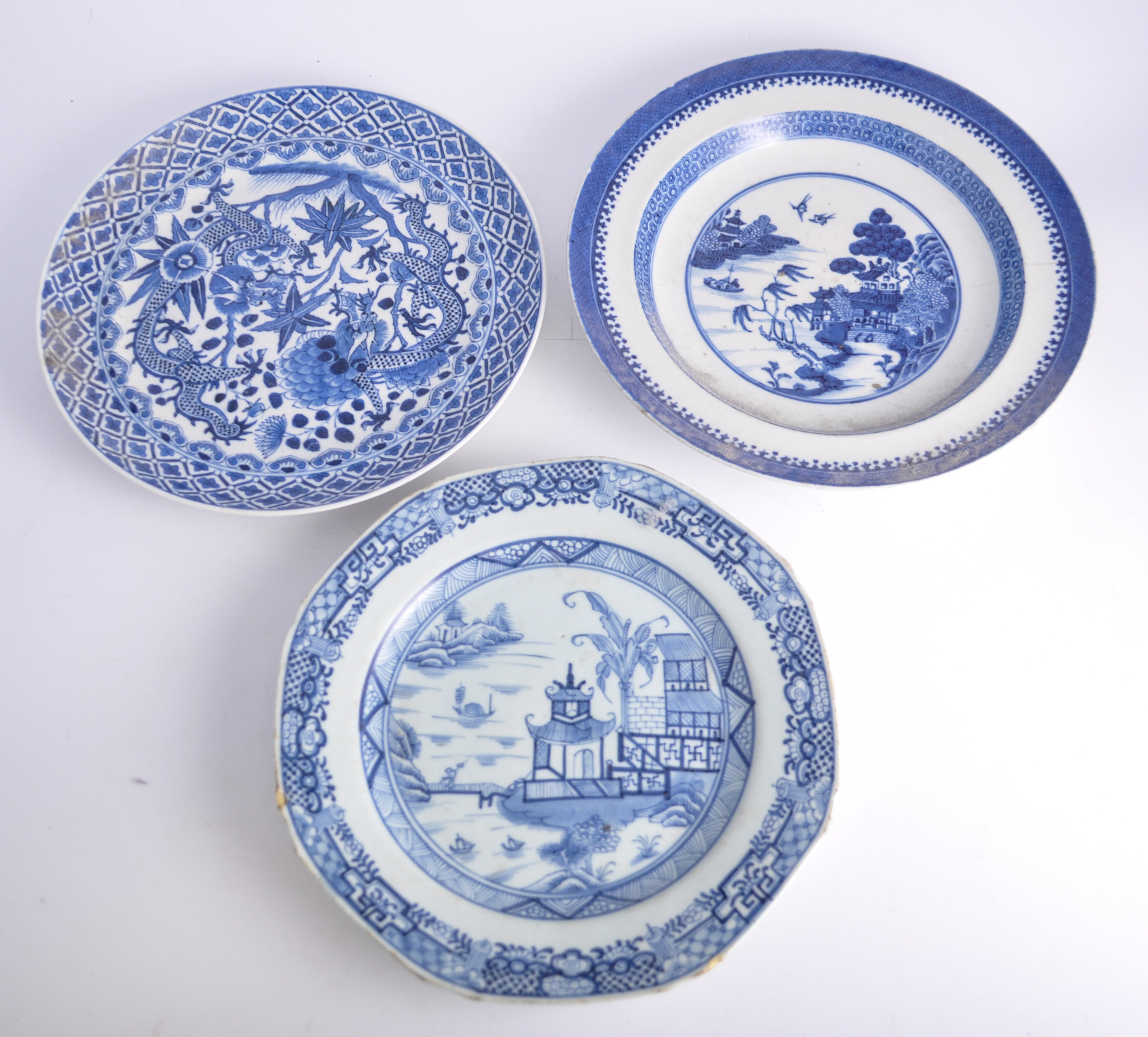 Chinese blue and white export porcelain dessert plate,