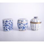 Small Chinese blue and white porcelain barrel shape jar, decorated with birds and flowers,