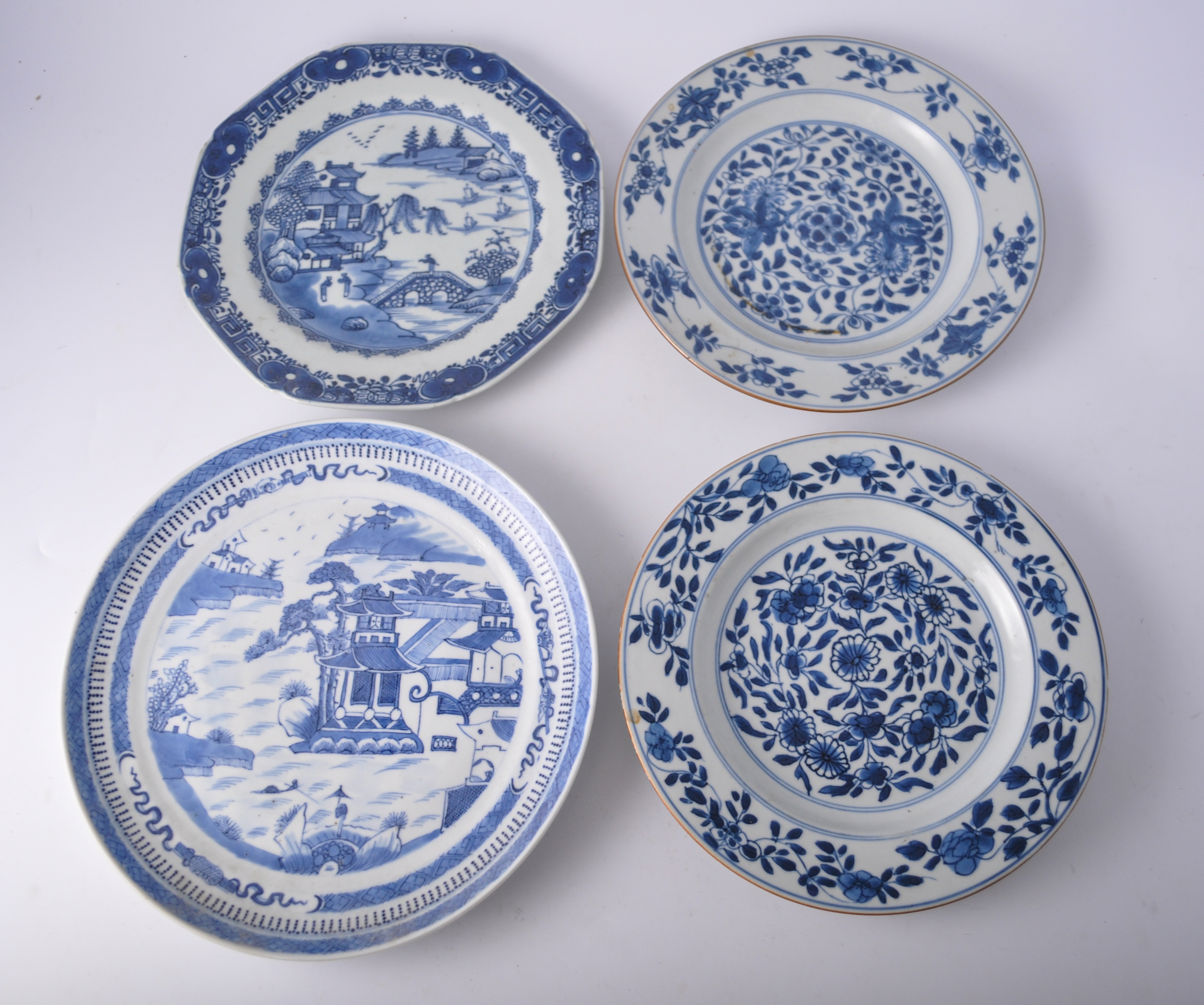 Chinese export porcelain blue and white plate, 19th Century, octagonal shape,