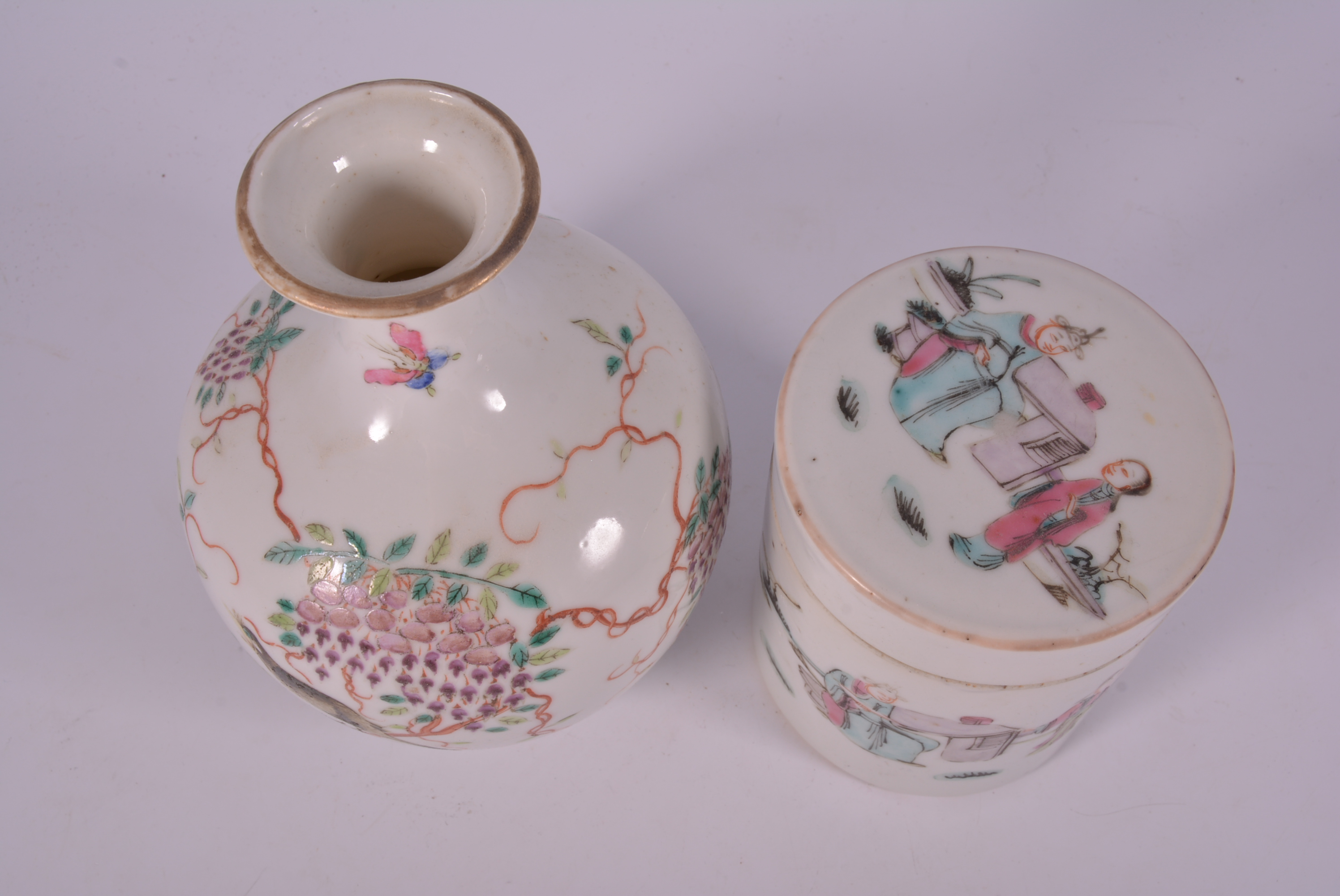 Chinese famille rose bottle vase, decorated with a bird and flowing foliage, - Image 2 of 6