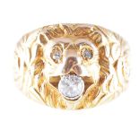 A lady's/gentleman's lion design dress ring,