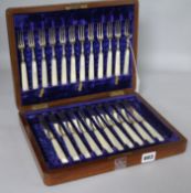 Set of silver-bladed and mother of pearl-handled fruit eaters, cased, comprising 10 knives and 12