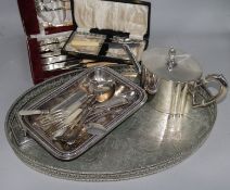 A plated teapot & sundry plated wares