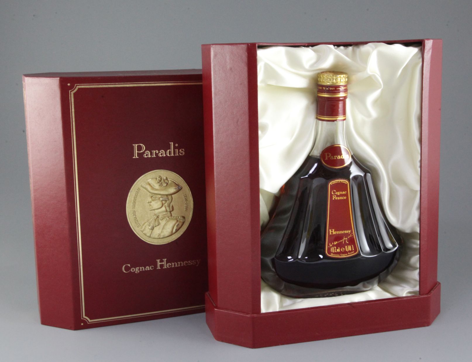 One bottle of Paradis Cognac Hennessy, 70cl, 40% volume, in original fitted box.