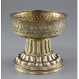 An Edwardian embossed silver gilt replica of the 16th century Tudor Holms Cup, of font shape, with