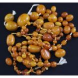 A single strand amber bead necklace and a small quantity of loose amber beads, gross weight 84