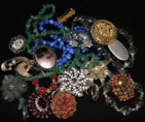 A quantity of mixed costume jewellery.