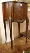 A mahogany oval topped bedside table, on cabriole legs, H.78cm