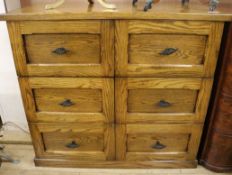 An oak chest of drawers, W.106cm