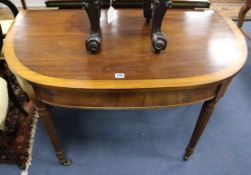 A George III inlaid mahogany fold-out supper table, W.112cm