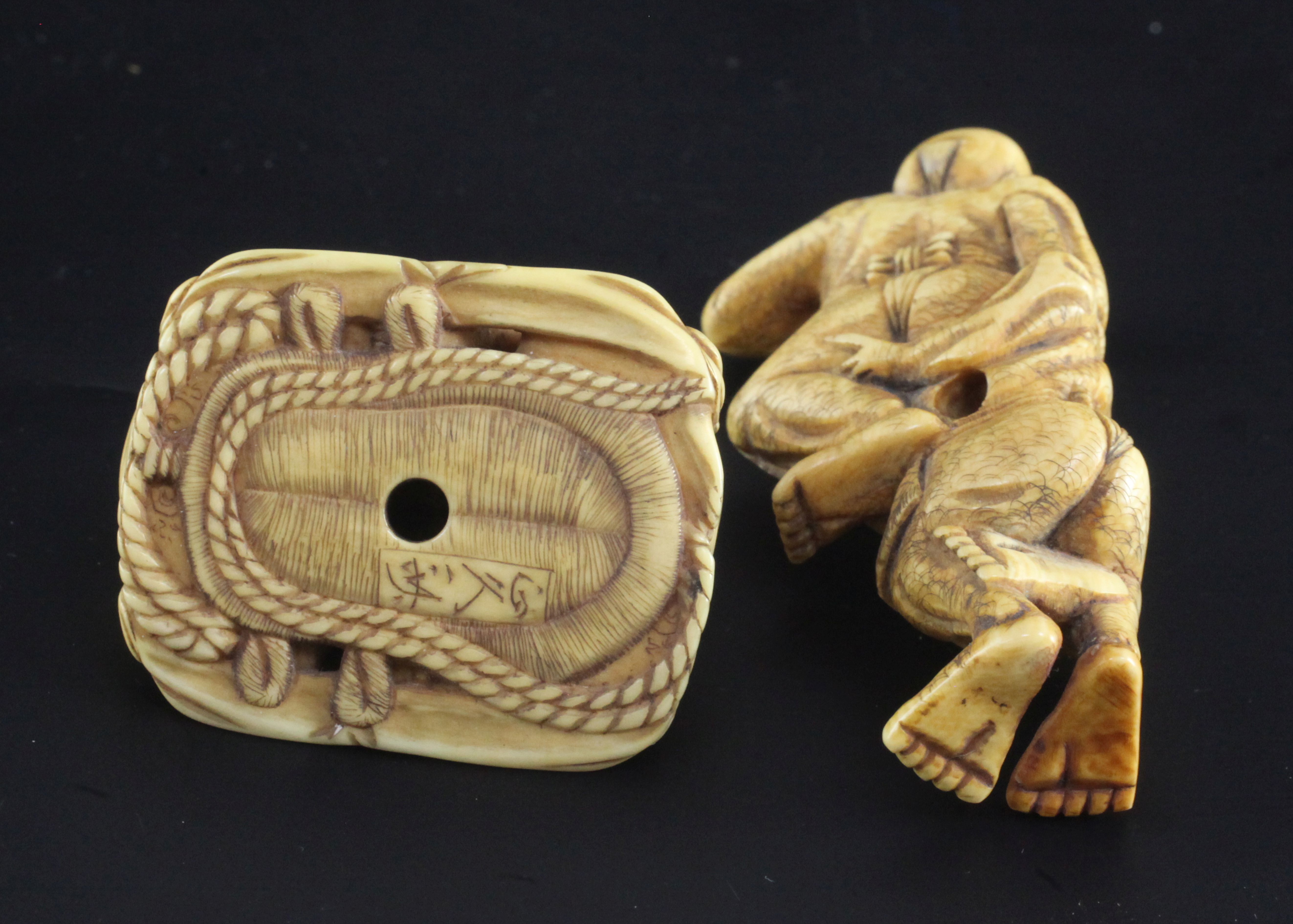Two Japanese ivory netsuke of wrestlers, 19th century, the first of two arm wrestlers seated on a - Image 2 of 2