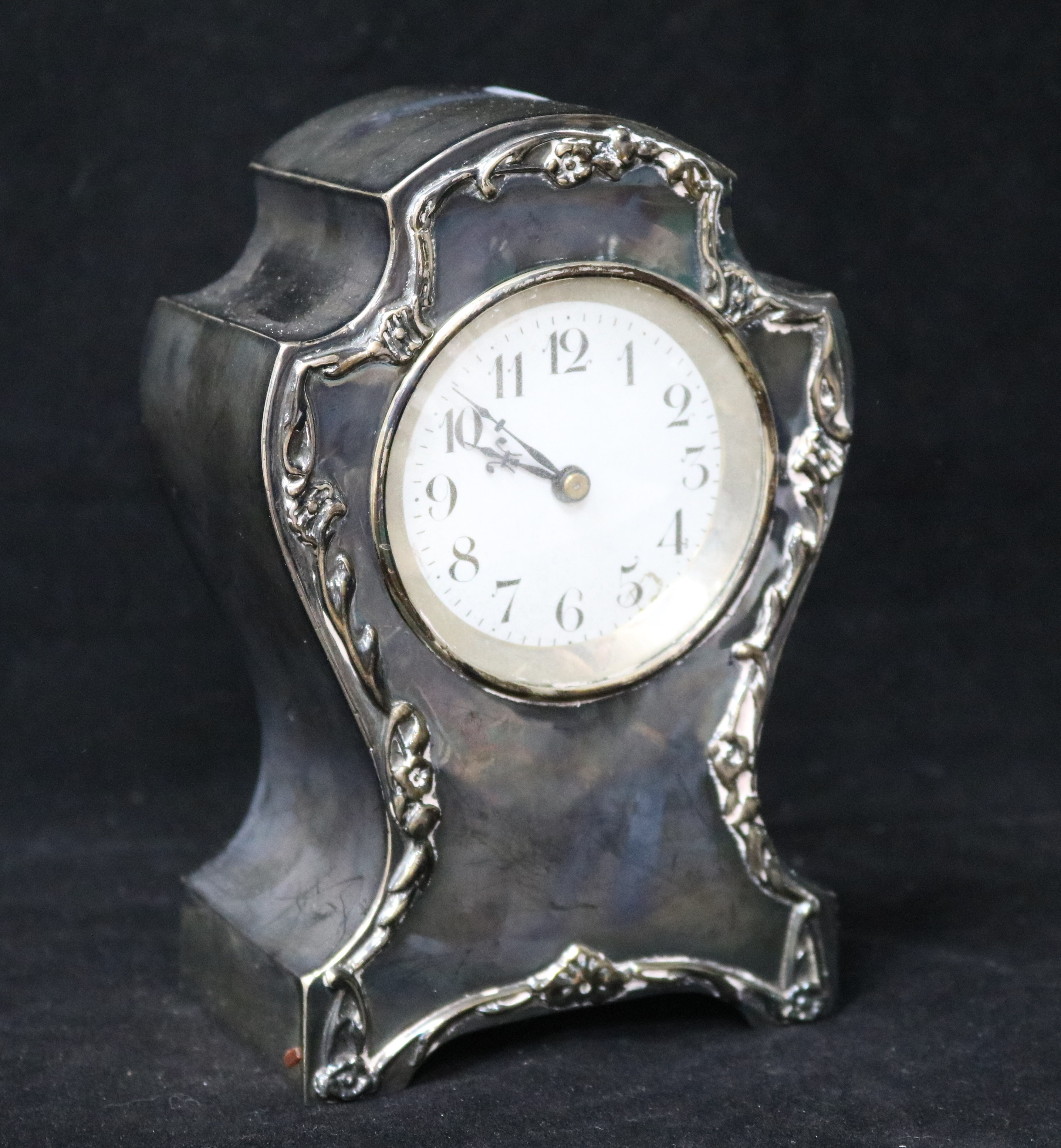 A George V silver mantle timepiece by William Comyns, London, 1910, 5.75in.
