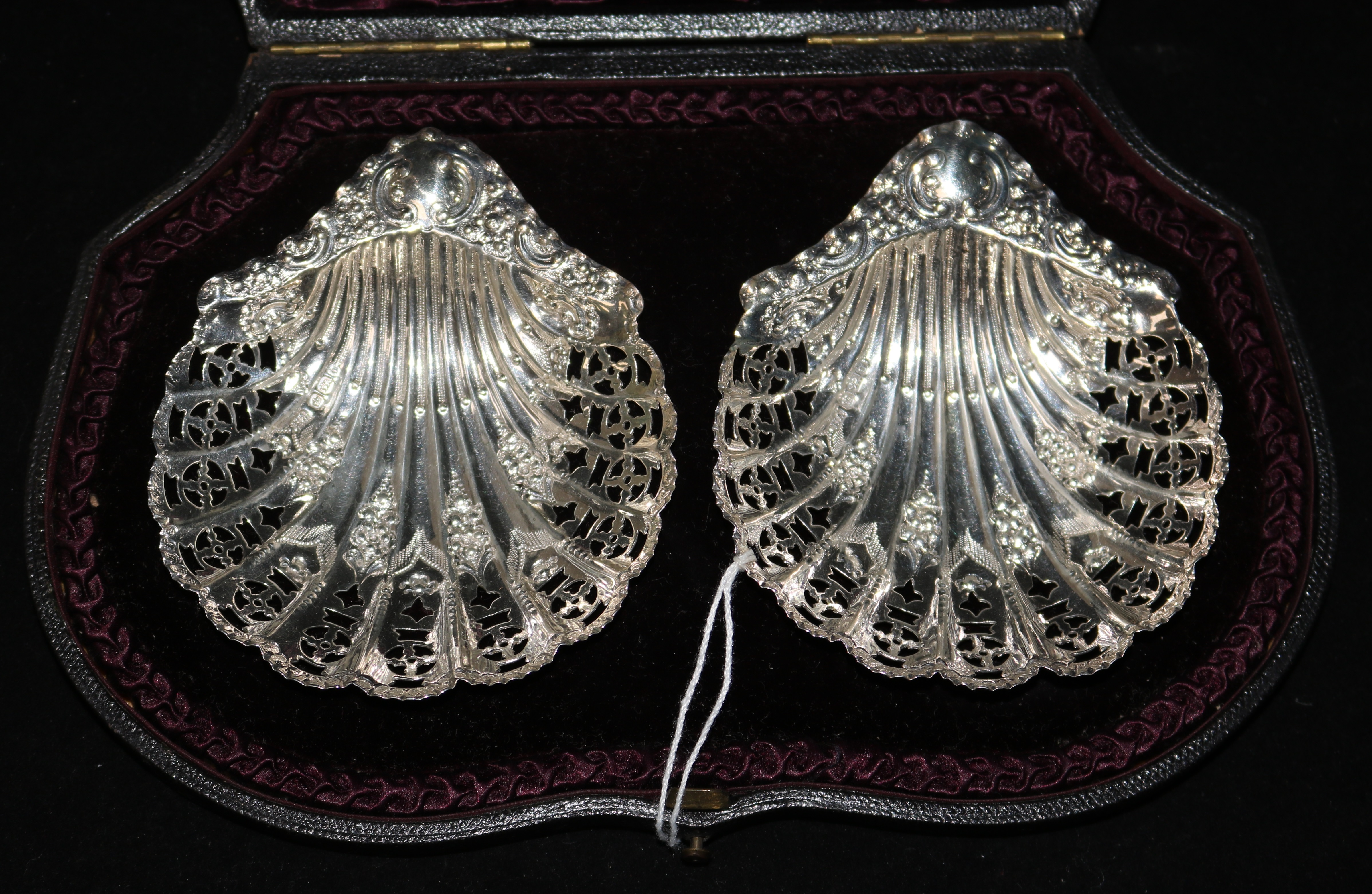 A cased pair of late Victorian silver shell shaped dishes by Atkin Brothers, Sheffield, 1896.