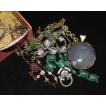 A qty of mixed costume jewellery