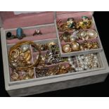 A quantity of mixed costume jewellery