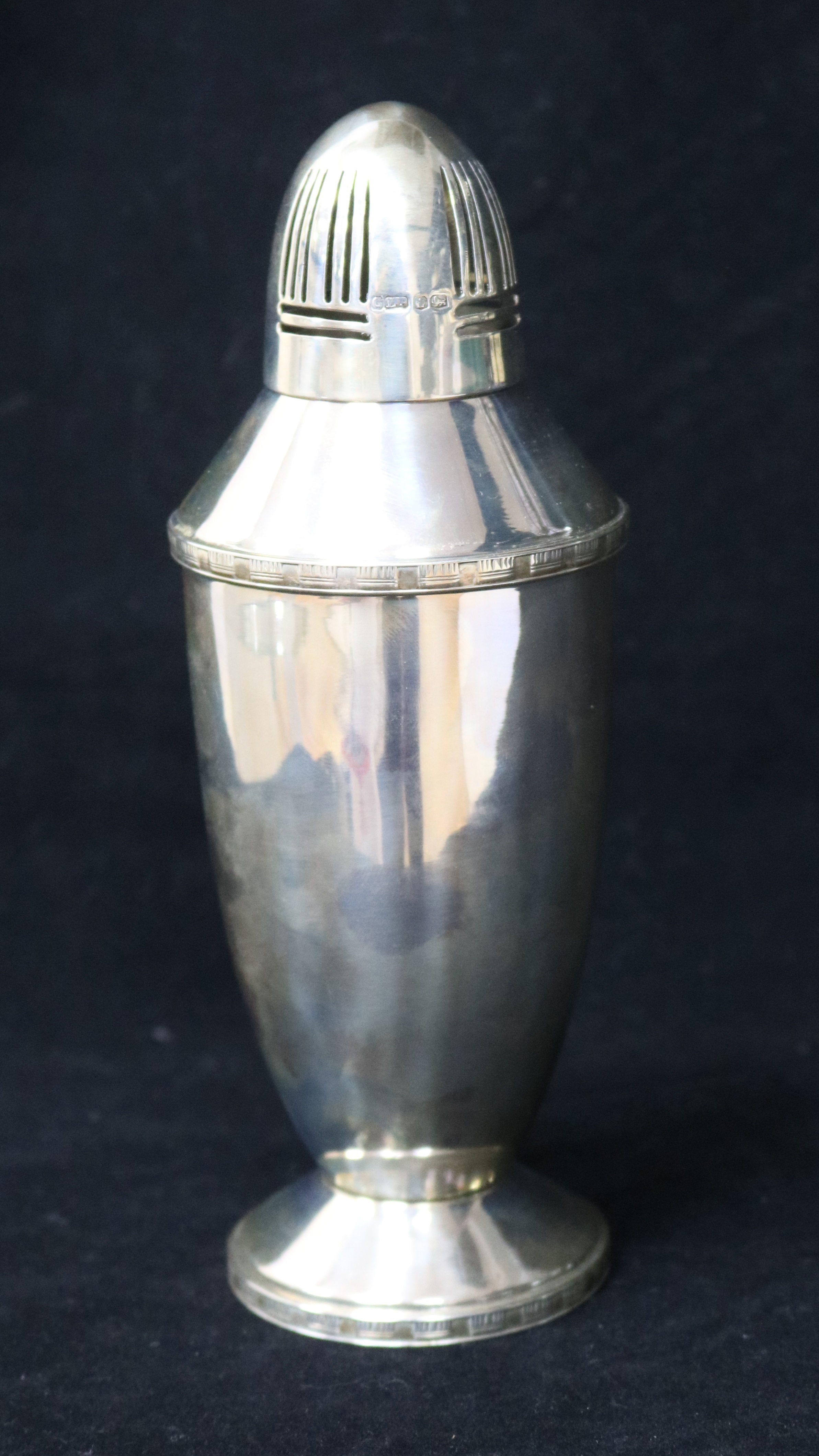 A 1930's Art Deco silver sugar shaker by Gladwin Ltd, Sheffield, 1936, 7in, 6.5 oz.