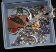 An assortment of silver & other jewellery.