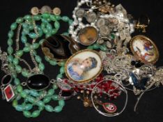 A group of costume jewellery including micro-mosaic brooch, silver thimbles, etc.