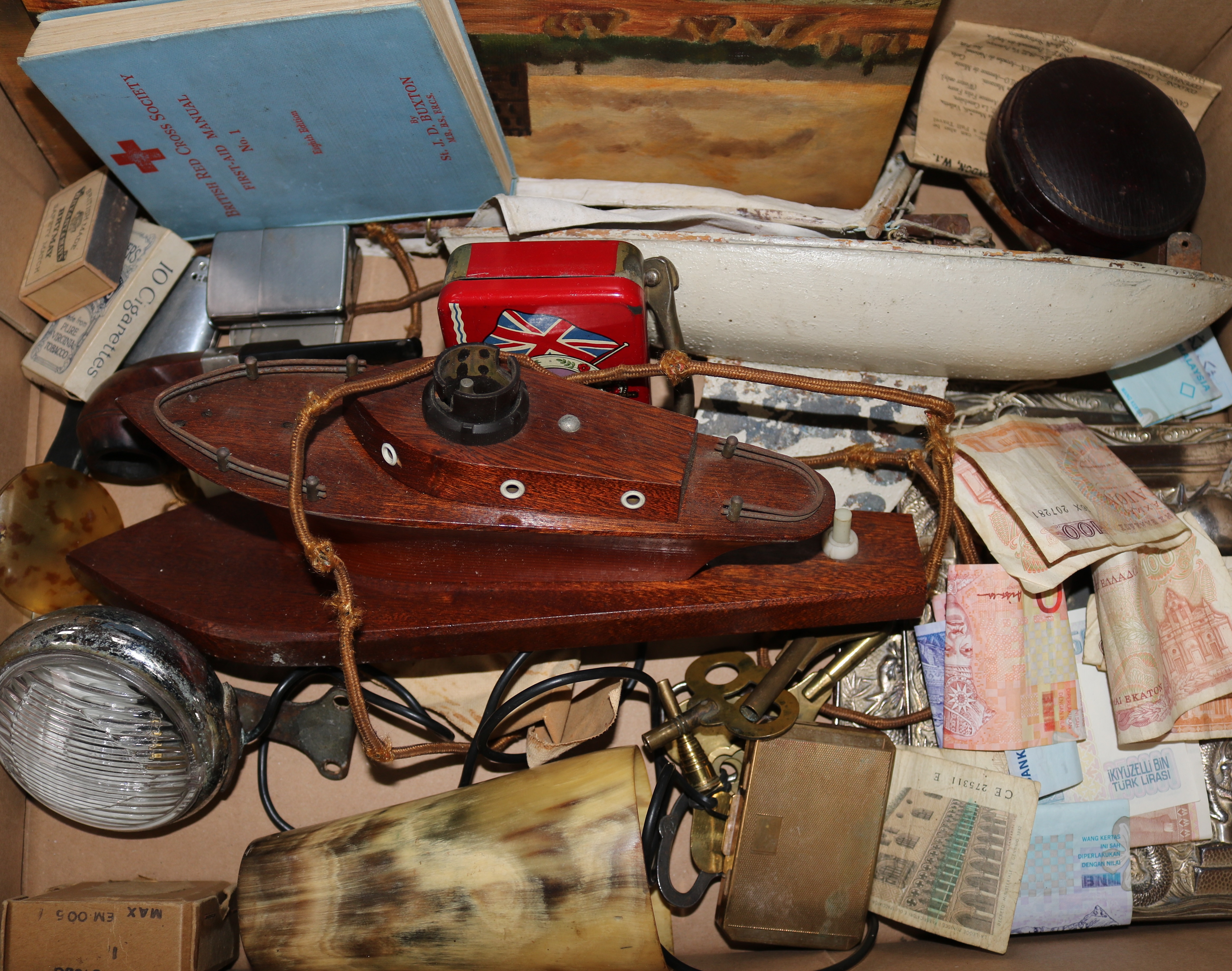 A suitcase of plated frames, horn beaker paintings, etc.