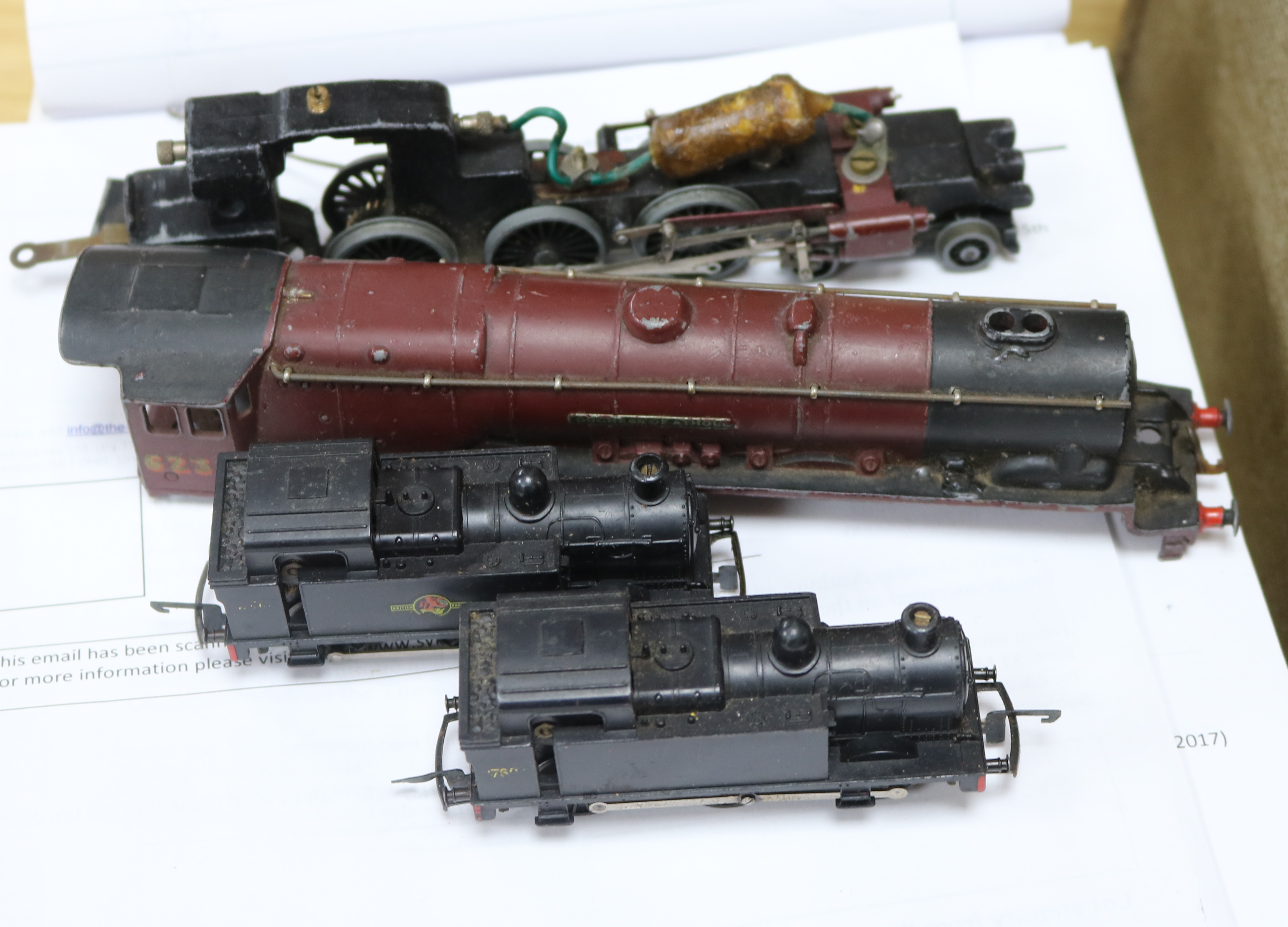 Two Hornby locomotives, various items of Hornby and Tri-ang rolling stock and accessories and sundry - Image 2 of 5