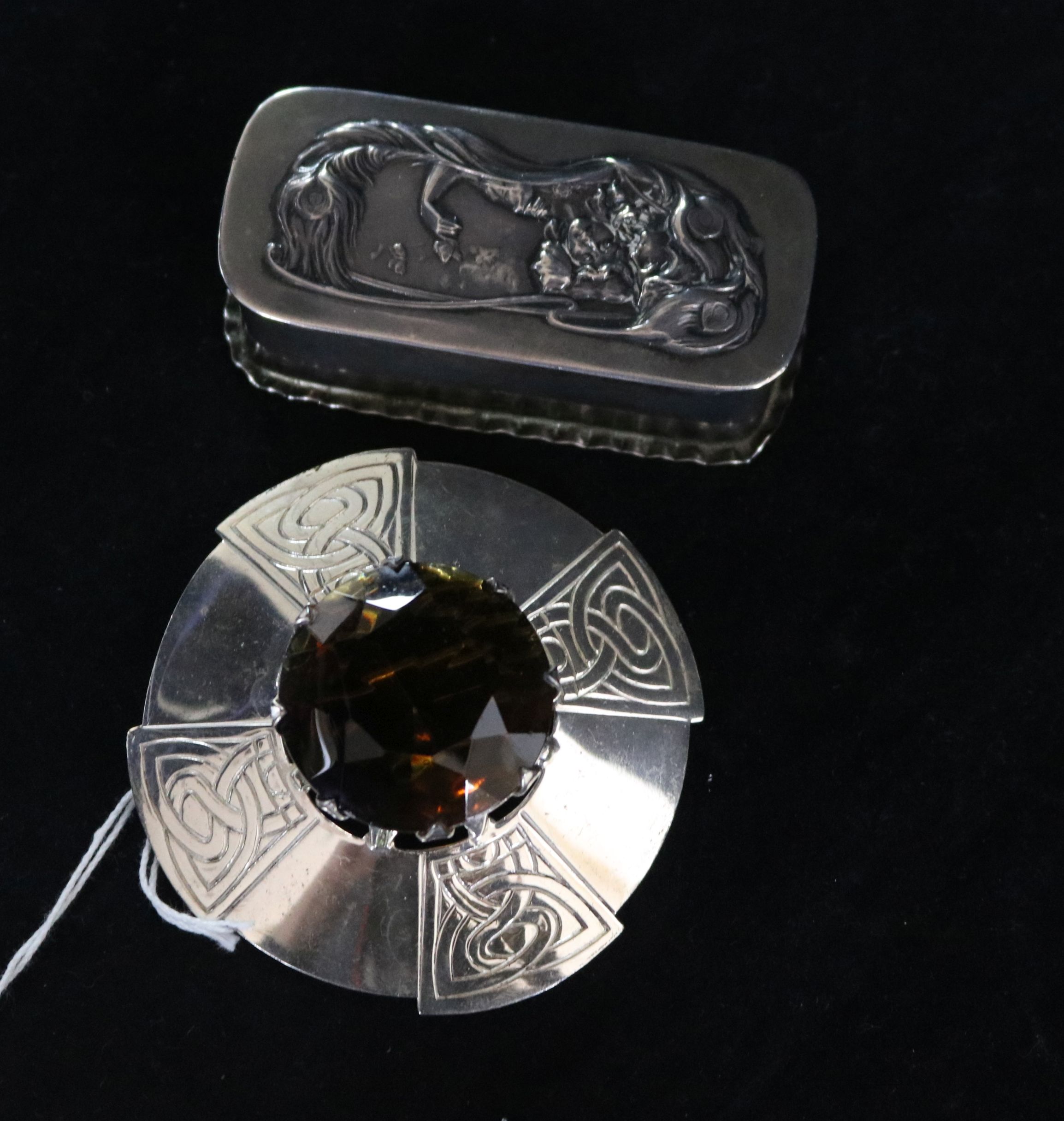 An Edwardian Art Nouveau silver trinket box, Birmingham, 1902 and a Scottish silver and paste