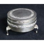 An Edwardian circular silver trinket box, 8cm.