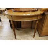 An Edwardian oval table, W.92cm