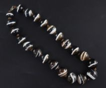 A single strand graduated banded agate bead necklace, 38cm.