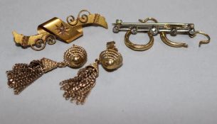 A white metal and diamond bar brooch, a 15ct gold bar brooch and two pairs of 9ct gold earrings.