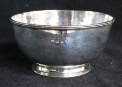 A late Victorian Irish silver bowl by John Smith, Dublin, 1893, 16.5cm, 10.5 oz.