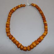 An amber bead necklace, gross weight 51 grams, 48cm.