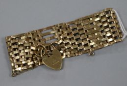A 9ct gold gate-link bracelet with padlock clasp, 18.3gr