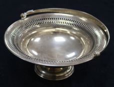 A George V pierced silver fruit basket by Barker Brothers, Chester, 1915, 21.3cm, 11 oz.