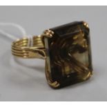 A yellow metal and quartz dress ring, size Q.