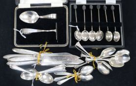 Six silver bean-end coffee spoons, cased, a silver spoon and pusher set, cased, sundry loose